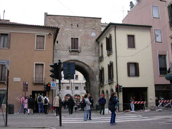 Porta Altinate